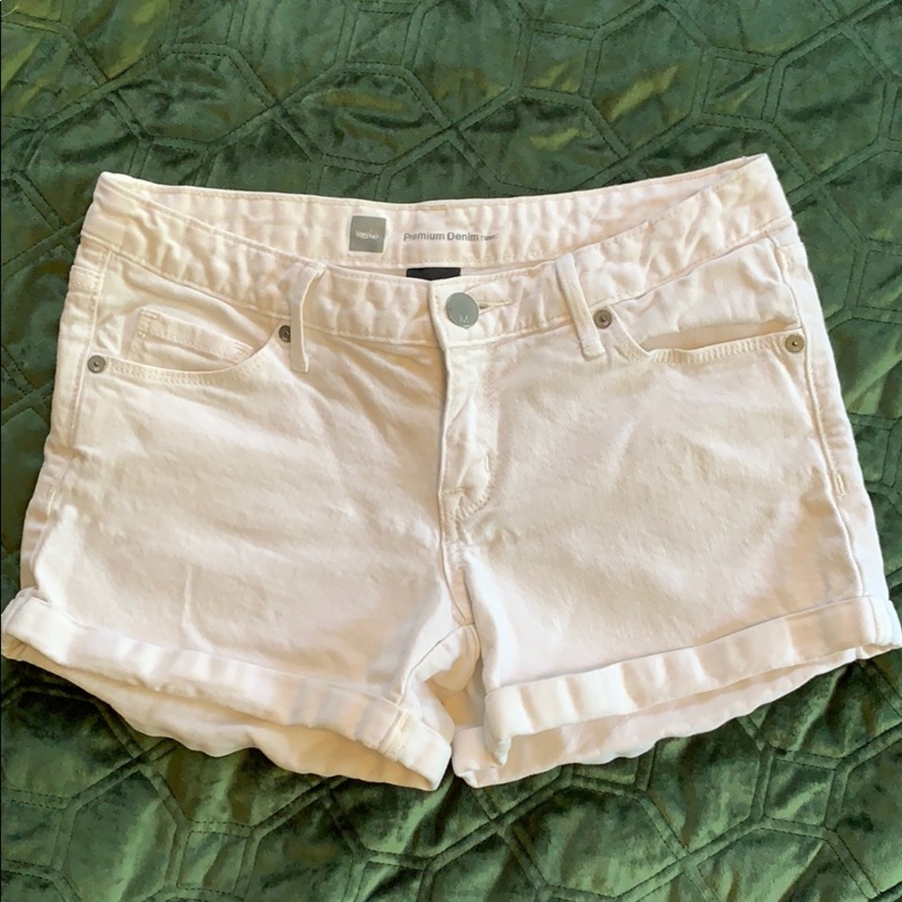 White Mossimo denim shorts - size 4